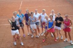 Tennis- vs. Hockeydamen